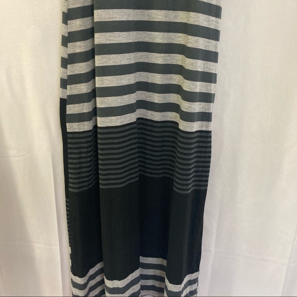 Timing long sleeveless summer dress - Picture 5 of 5